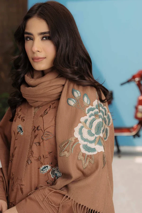 SERA X NISHAT KHADDAR EMBROIDERED - Image 3